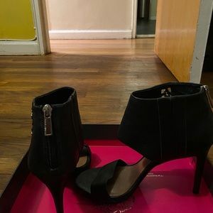 Vince Camuto pumps